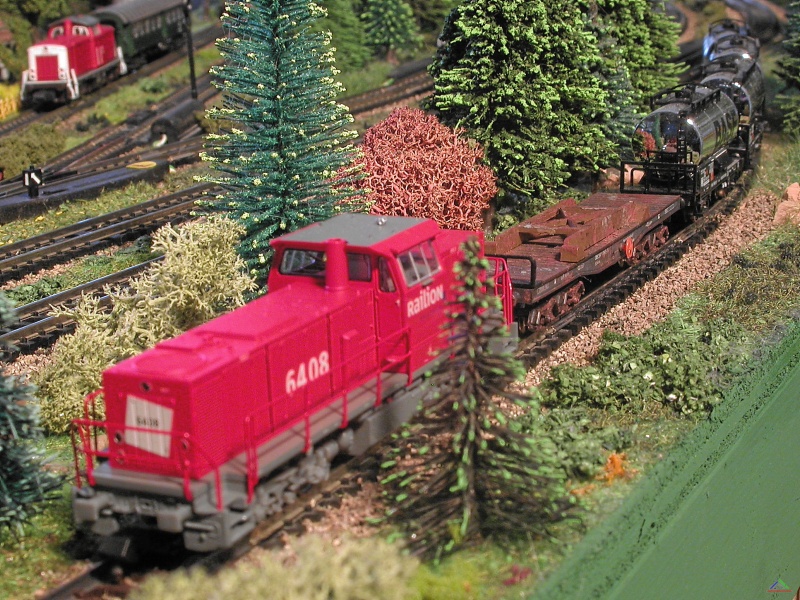 101 Gefahrgut mit Schutzwagen 1.JPG - Die neue MaK RAiLiON vor einem kurzen Tankzug mit Gefahrgut